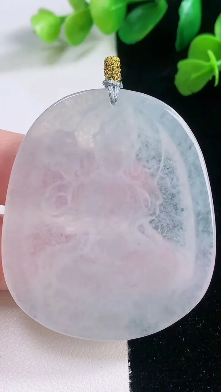 天然A货翡翠大势至菩萨吊坠，尺寸52.4-44.2-4.8，重量:27.43g
11月28日