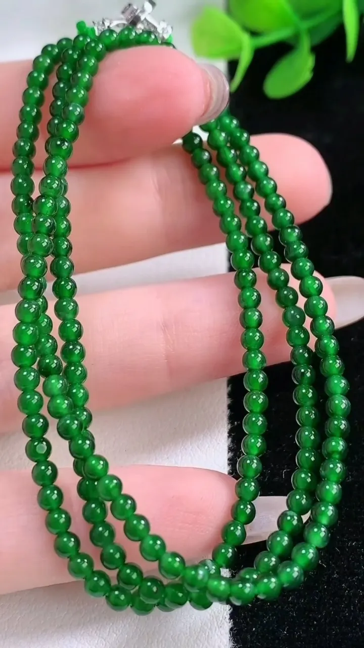 天然A货翡翠小米珠项链，尺寸2.8-188颗，重量:8.55g11月28日
工厂直销收藏佳品,种好水