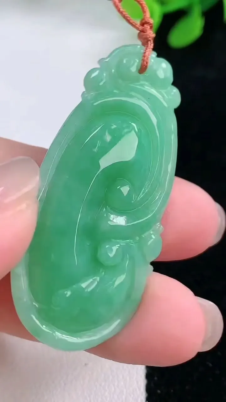 天然A货翡翠如意吊坠，尺寸46-21-6.7，重量:11.61g
11月28日