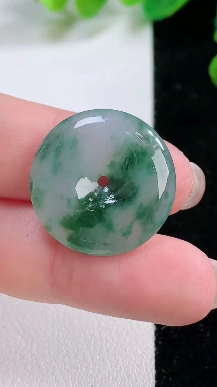 天然A货翡翠种飘花平安扣吊坠，尺寸 21.4-4，重:4.17g
11月28日