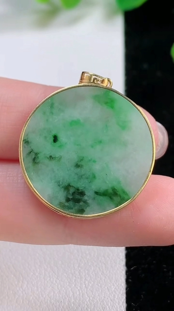 天然A货翡翠无事牌吊坠，尺寸 24.6-3.5，重:4.96g
11月28日