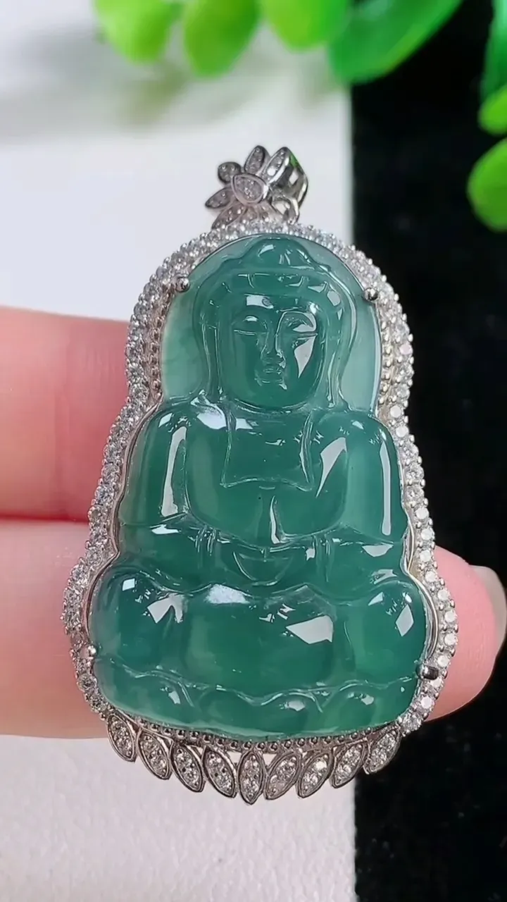 天然A货翡翠925银蓝水观音菩萨吊坠，尺寸 33.8-22，重:9.17g
11月28日