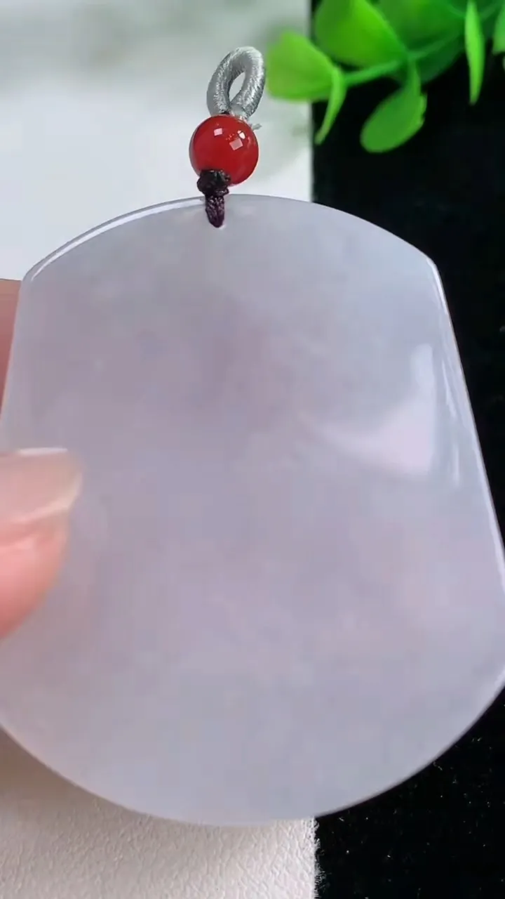 天然A货翡翠生肖马吊坠，尺寸51.5-43.5-5.6，重量:26.36g
11月28日