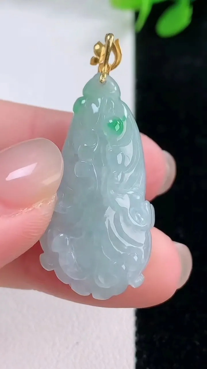 天然A货翡翠白菜吊坠，尺寸33-17.4-12，重量:10.00g
11月28日