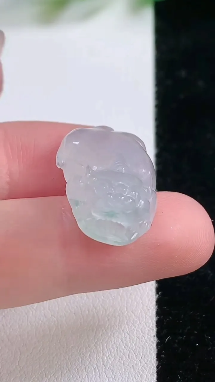 天然A货翡翠飘花貔貅吊坠，尺寸 22-15-9，重:4.92g
11月28日