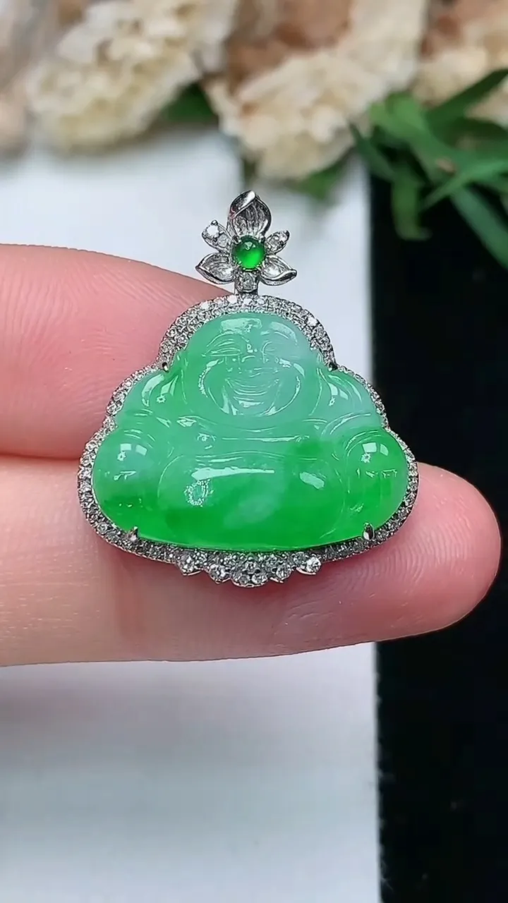 天然A货翡翠佛公吊坠，尺寸24.8-21-6.2，裸石14.3-19.2，重量:3.26g
11月28日