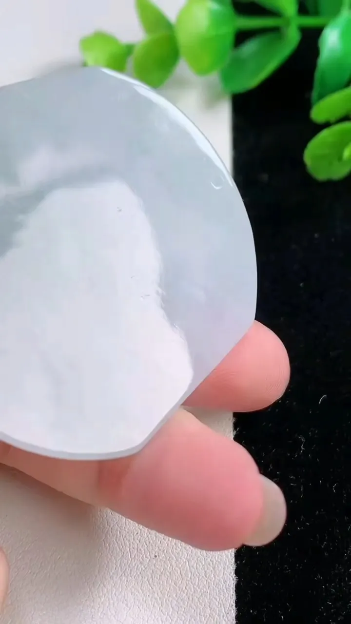 天然A货翡翠生肖猴吊坠，尺寸 52.7-48.8-5.7，重:26.56g
11月28日