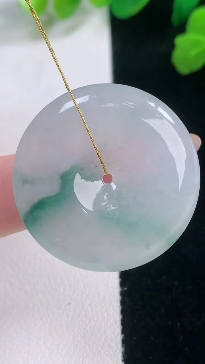 天然A货翡翠冰种飘花平安扣吊坠，尺寸31.6-6.2，重量:13.71g
11月28日