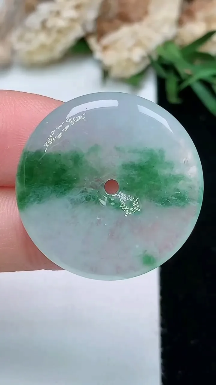 天然A货翡翠平安扣吊坠，尺寸25.8-4.3，重量:6.20g
11月28日