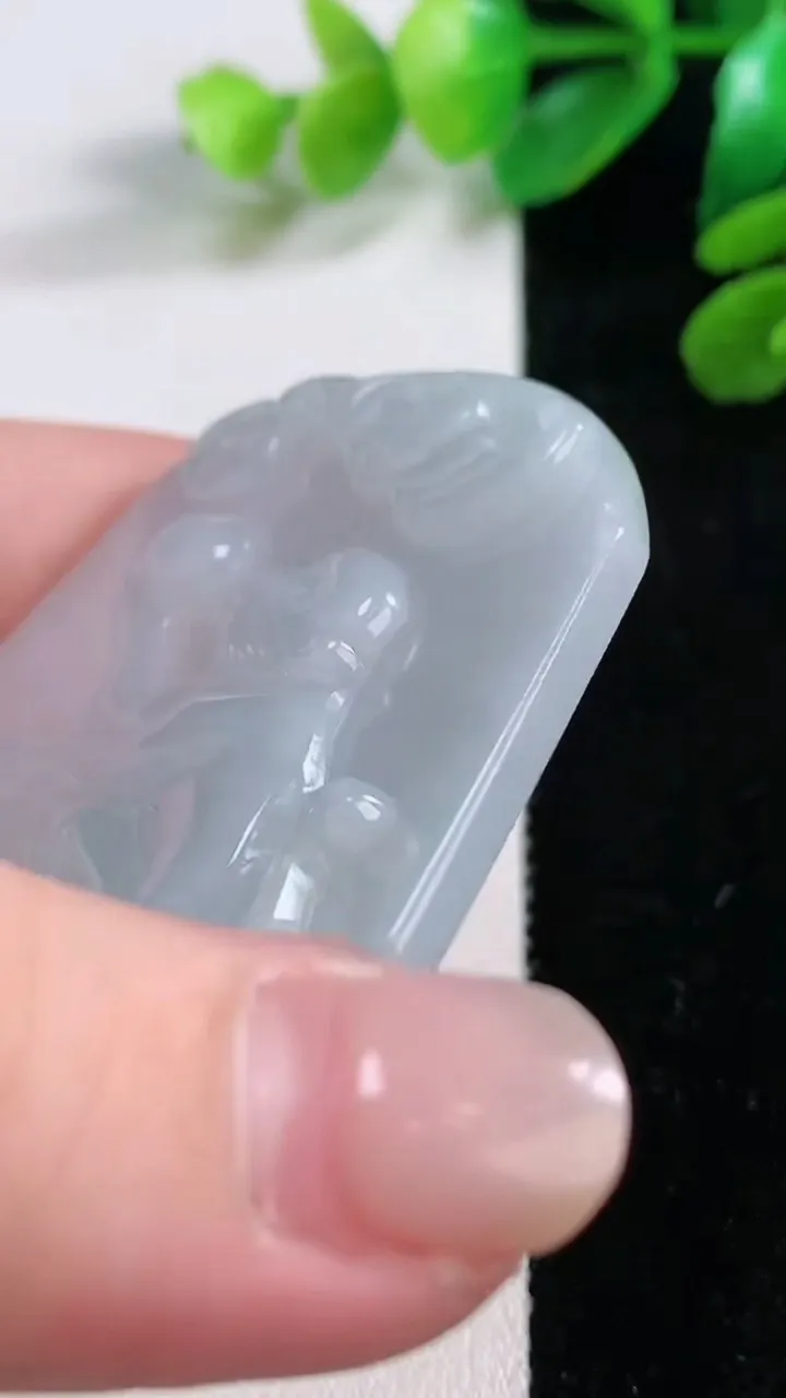 天然A货翡翠生肖猴吊坠，尺寸 52.7-48.8-5.7，重:26.56g
11月28日