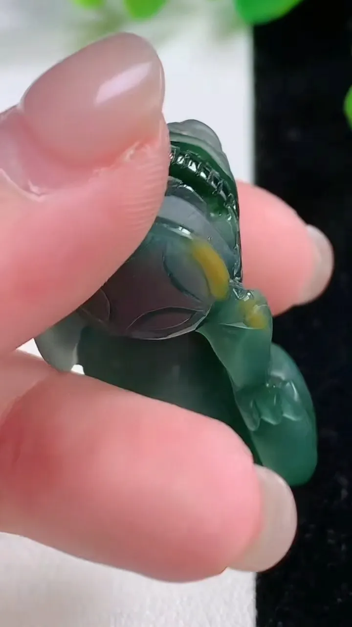 天然A货翡翠貔貅吊坠，尺寸 39.8-20.3-13.9，重:20.27g
11月28日