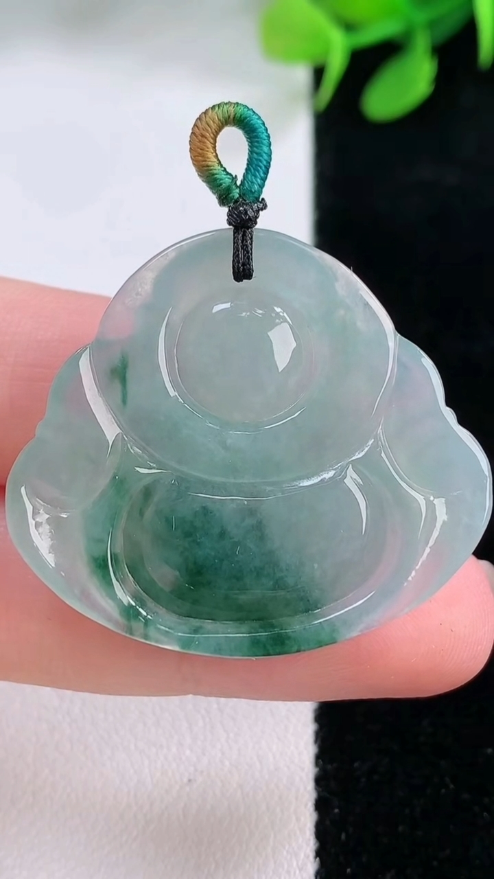 天然A货翡翠飘花佛公吊坠，尺寸30.5-34.5-5.9，重量:9.40g
11月28日