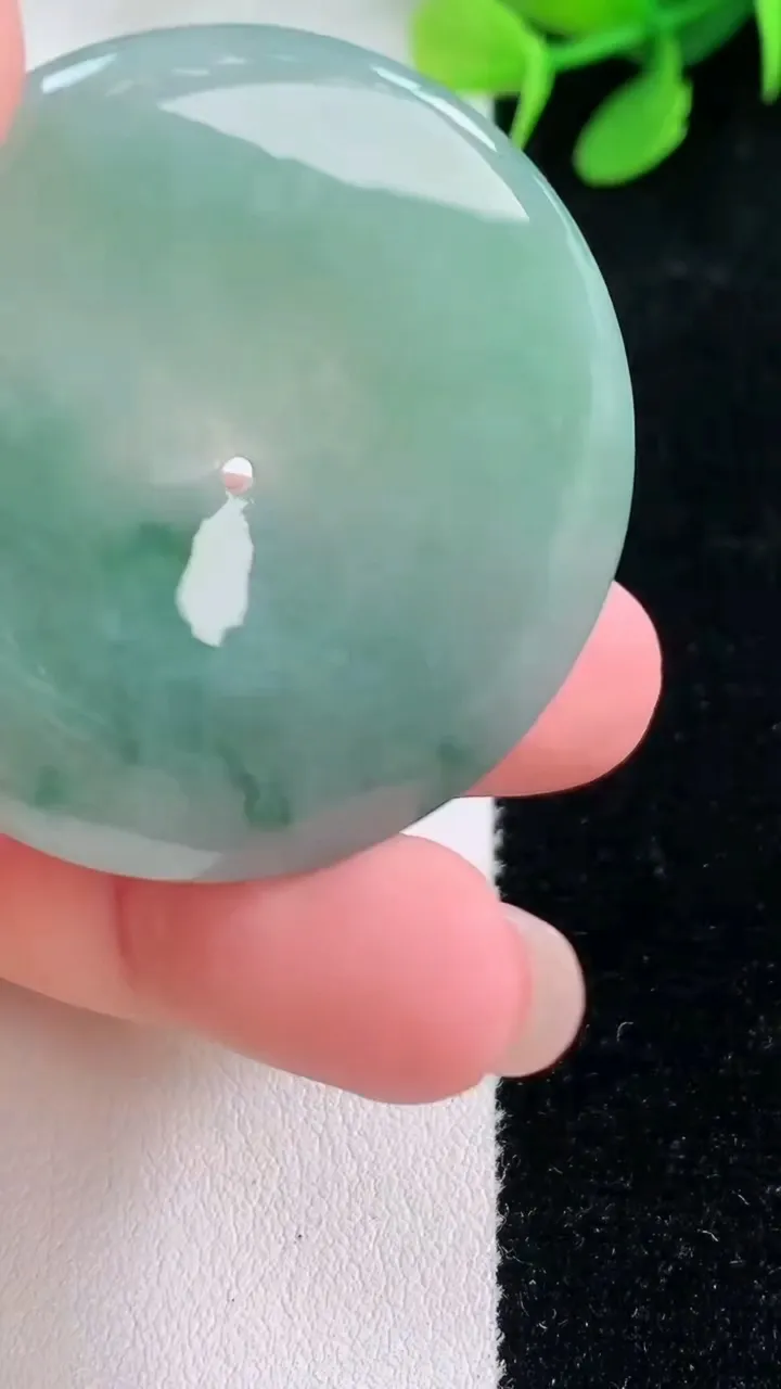 天然A货翡翠飘花平安扣吊坠，尺寸40.7-5.3，重量:19.71g
11月28日