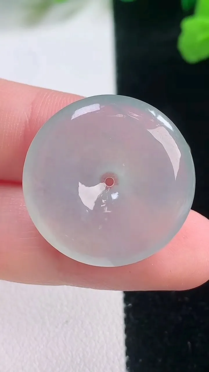 天然A货翡翠平安扣吊坠，尺寸25-4.8，重量:6.00g
11月28日