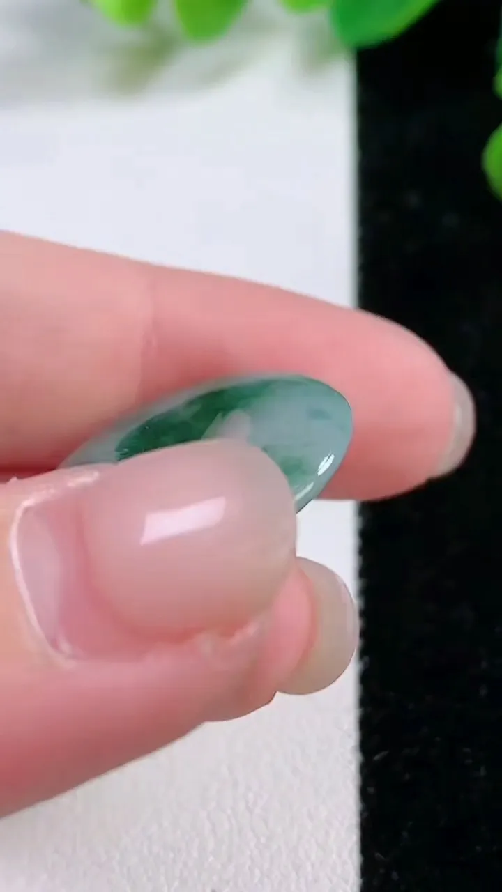 天然A货翡翠种飘花平安扣吊坠，尺寸 21.4-4，重:4.17g
11月28日