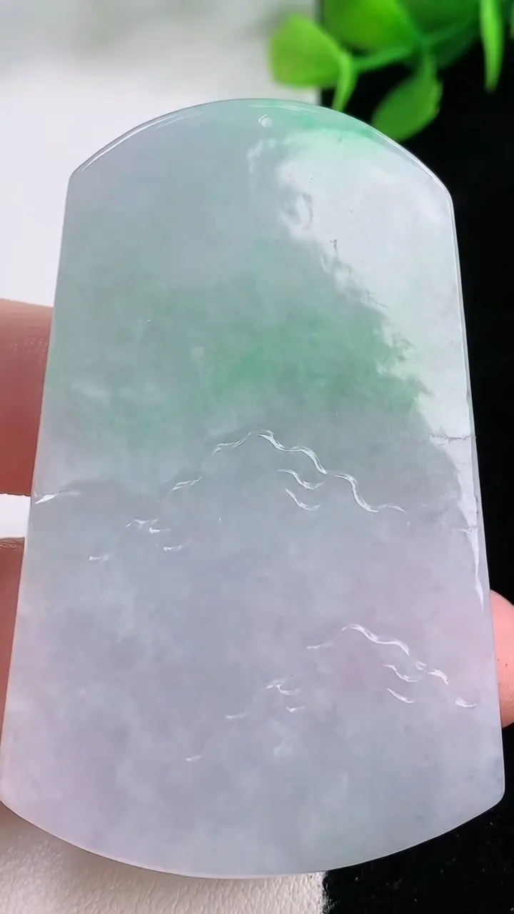 天然A货翡翠山水牌吊坠，尺寸60.5-38.3-6.2，重量:28.46g
11月28日