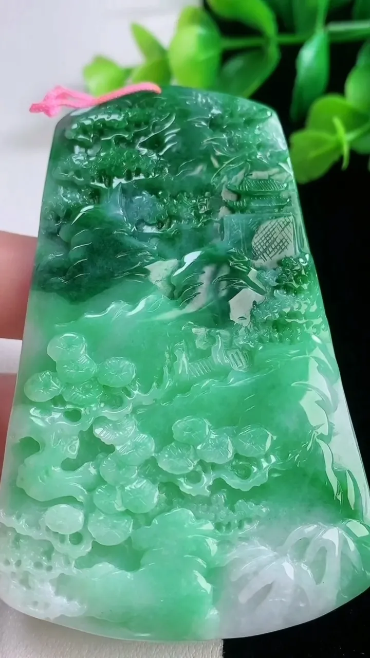 天然A货翡翠山水牌吊坠，尺寸78-41.2-5.1，重量:46.07g
11月28日