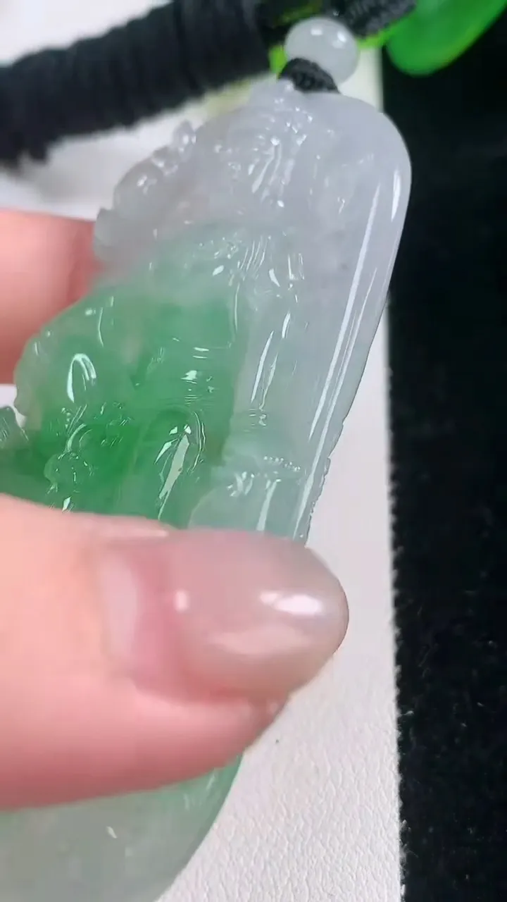 天然A货翡翠观音菩萨吊坠，尺寸70.5-34-6.8，重量:42.08g
11月28日