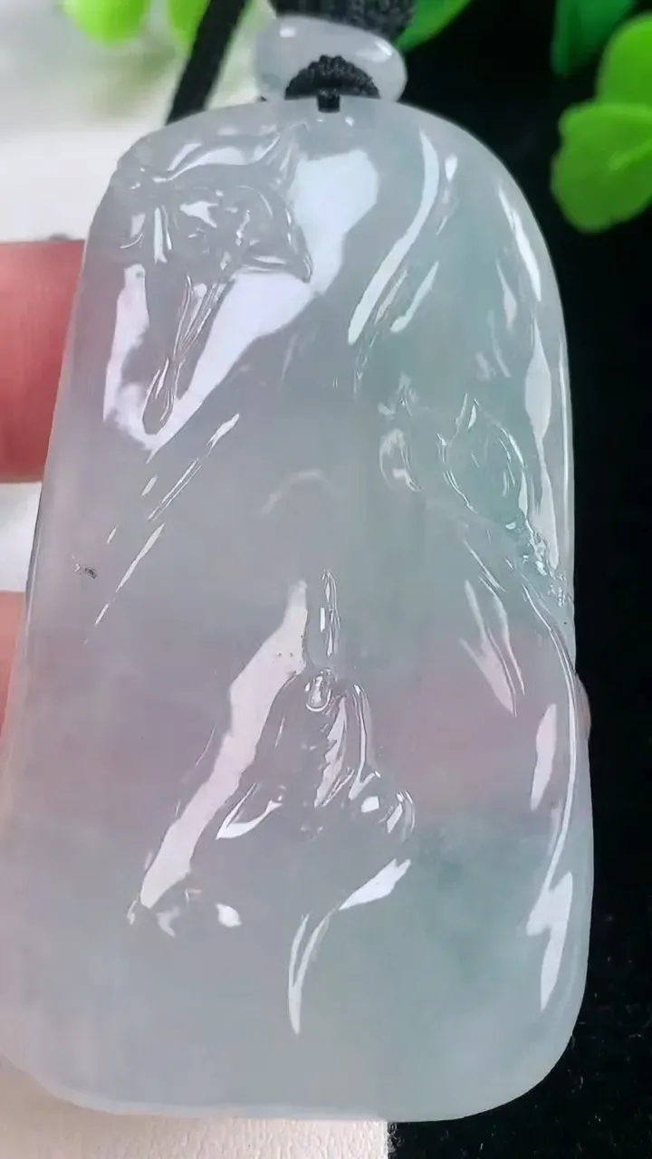 天然A货翡翠无相观音吊坠，尺寸62-34.7-5.8，重量:37.02g
11月28日