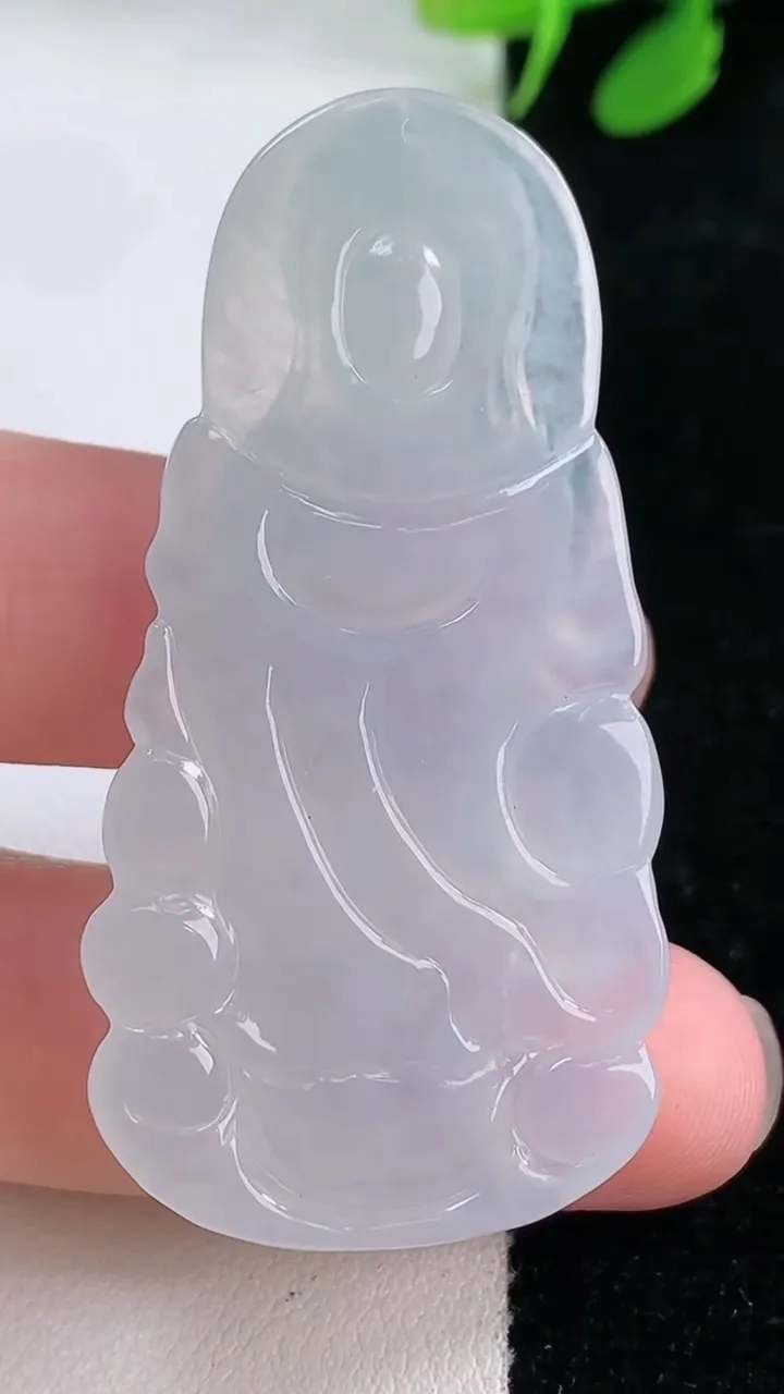 天然A货翡翠观音菩萨吊坠，尺寸52.4-25.8-4.3，重量:14.28g
11月28日