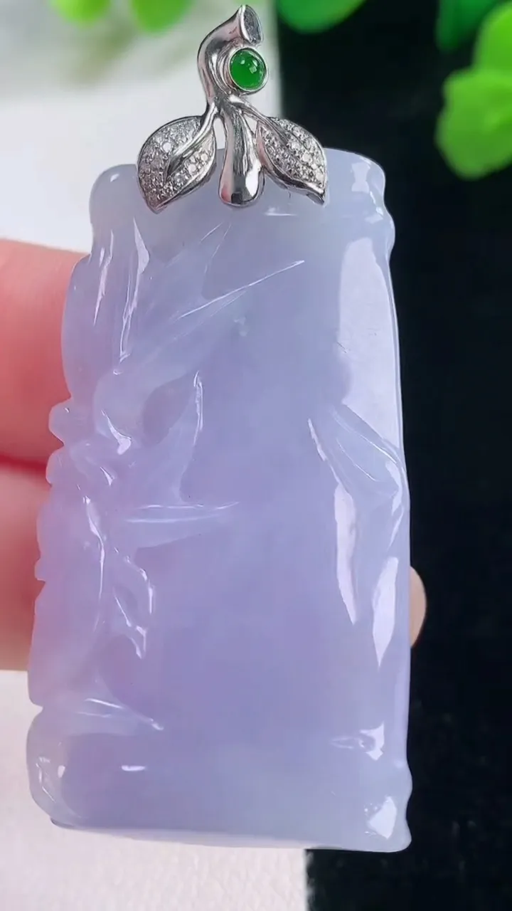 天然A货翡翠18K金紫罗兰节节高升 竹节吊坠，尺寸44.4-23.5-6.3，重量:16.29g
1