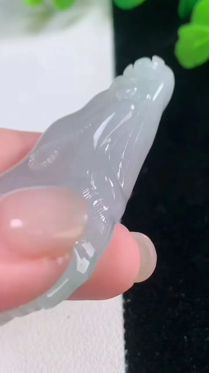 天然A货翡翠无相佛吊坠，尺寸53.6-25.3-10.3，重量:26.12g
11月28日