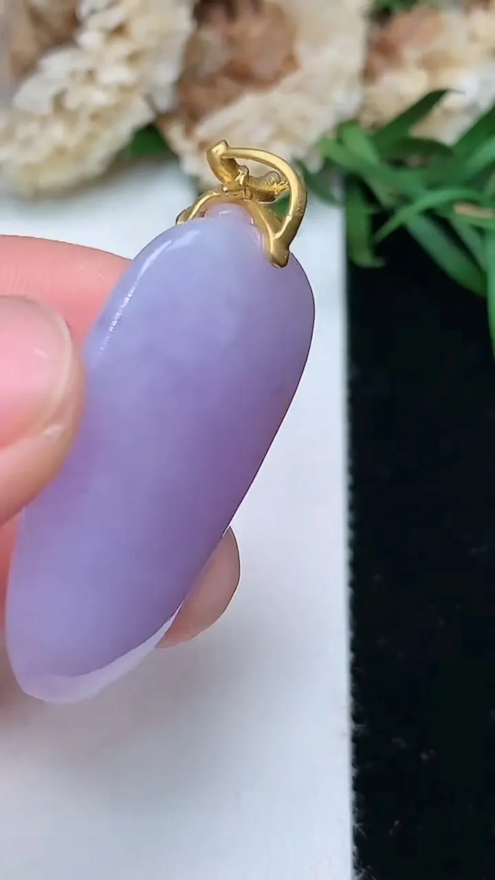 天然A货翡翠k金紫罗兰福瓜吊坠，尺寸32-18.2-8.9，重量:10.90g
11月28日