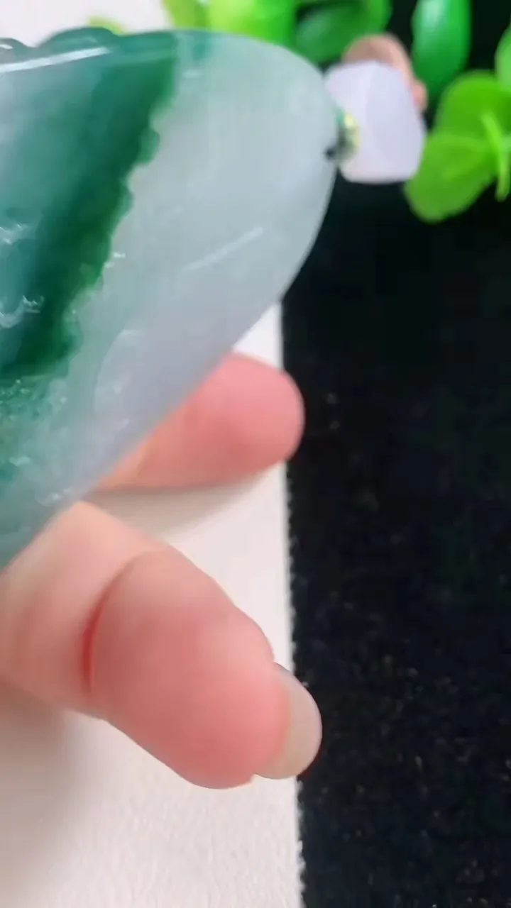 天然A货翡翠冰种飘花普贤菩萨吊坠，尺寸80-48.9-8.8，重量:67.54g
11月28日