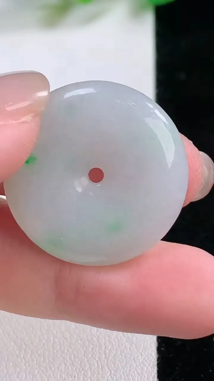 天然A货翡翠平安扣吊坠，尺寸 25.7-5，重:6.87g
11月28日