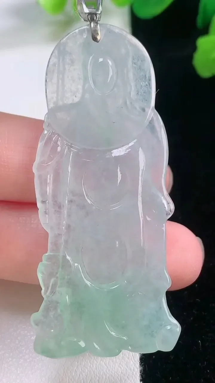 天然A货翡翠关公吊坠，尺寸59-24.6-5，重量:13.54g
11月28日