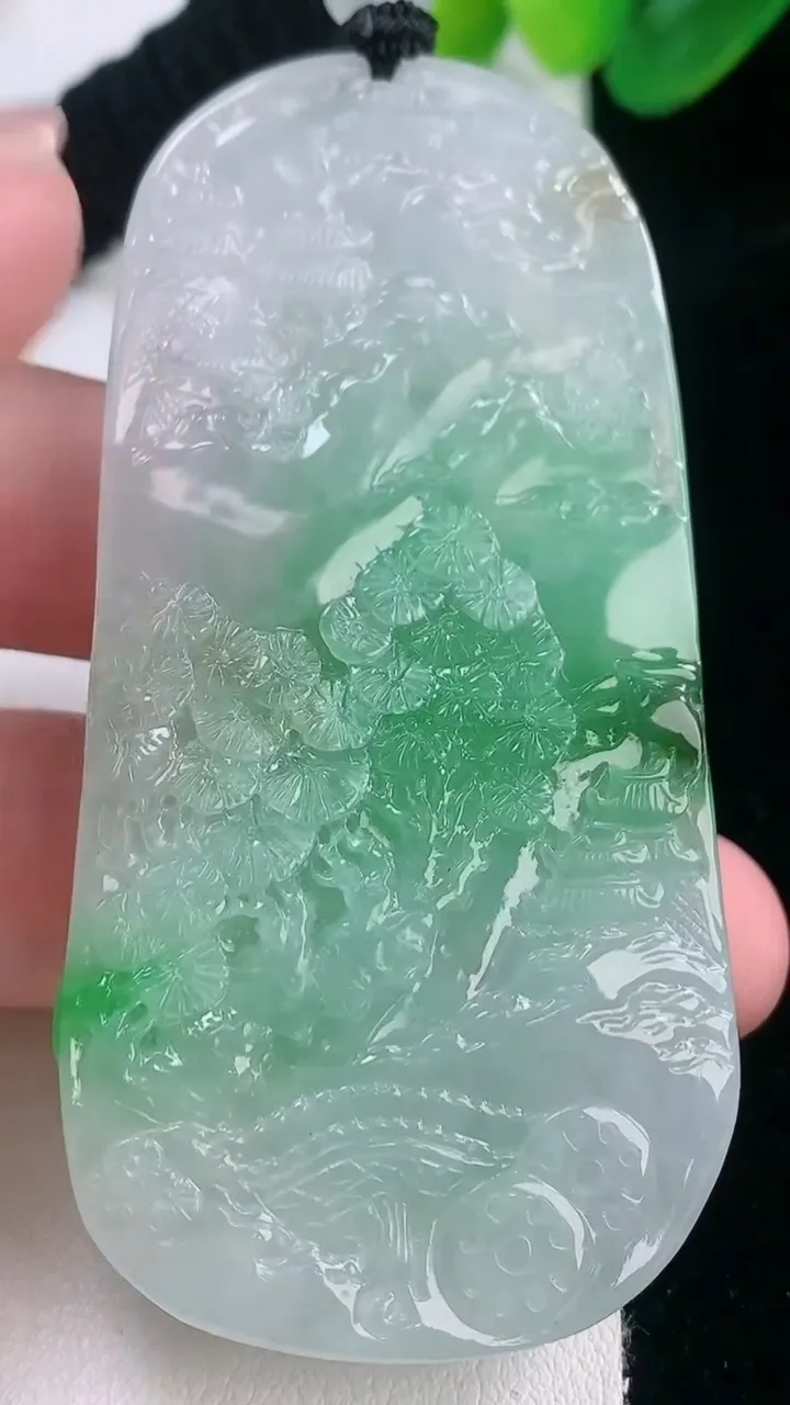 天然A货翡翠观音菩萨吊坠，尺寸70.5-34-6.8，重量:42.08g
11月28日