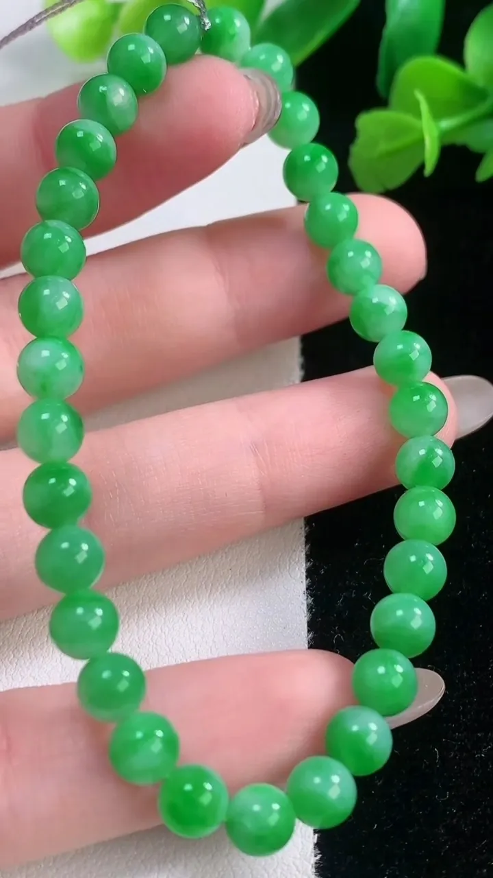 天然A货翡翠圆珠手串，尺寸5.8-32颗，重量:11.13g11月28日
工厂直销收藏佳品,种好水足