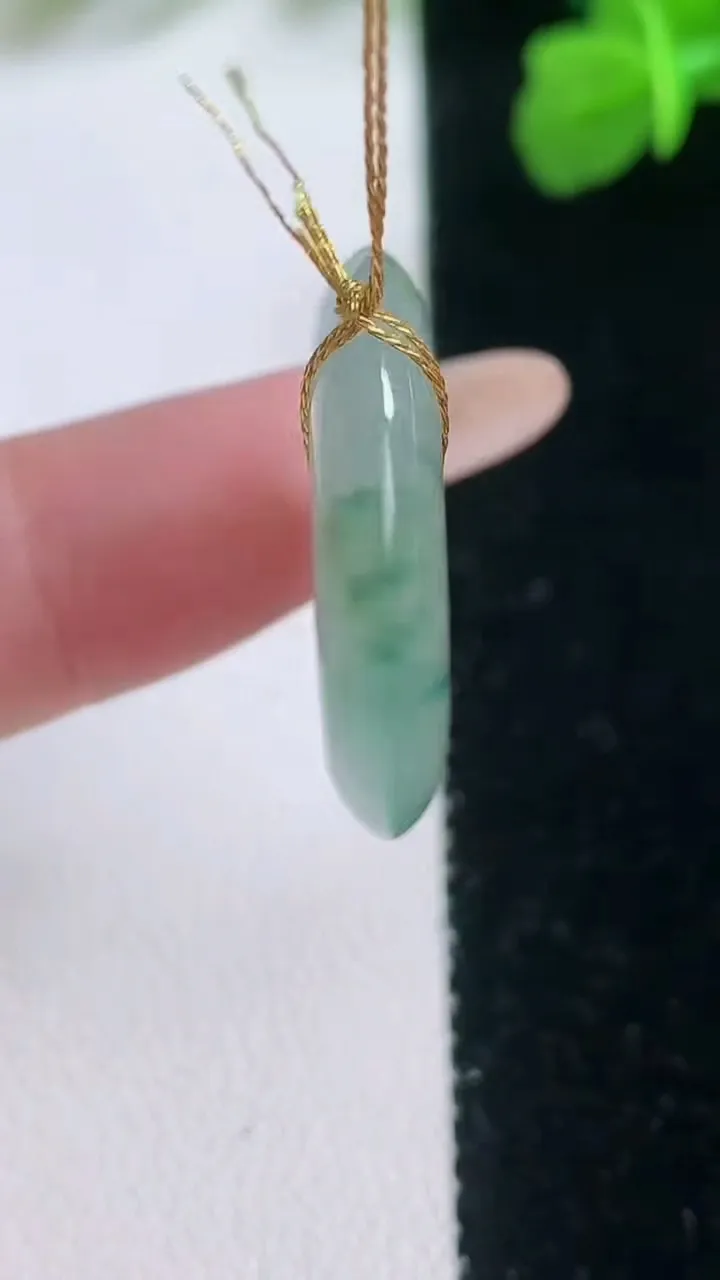 天然A货翡翠冰种飘花平安扣吊坠，尺寸24.2-5，重量:6.37g
11月28日