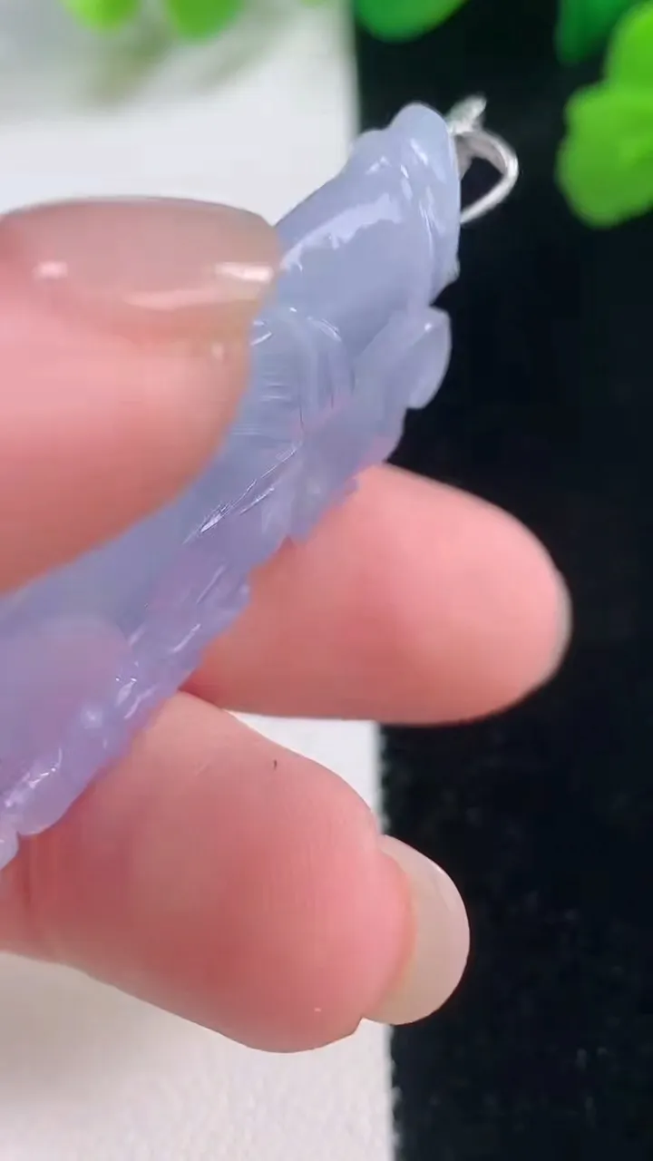 天然A货翡翠18K金紫罗兰节节高升 竹节吊坠，尺寸44.4-23.5-6.3，重量:16.29g
11月28日