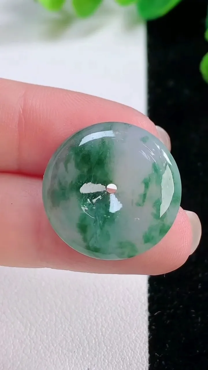 天然A货翡翠种飘花平安扣吊坠，尺寸 21.4-4，重:4.17g
11月28日