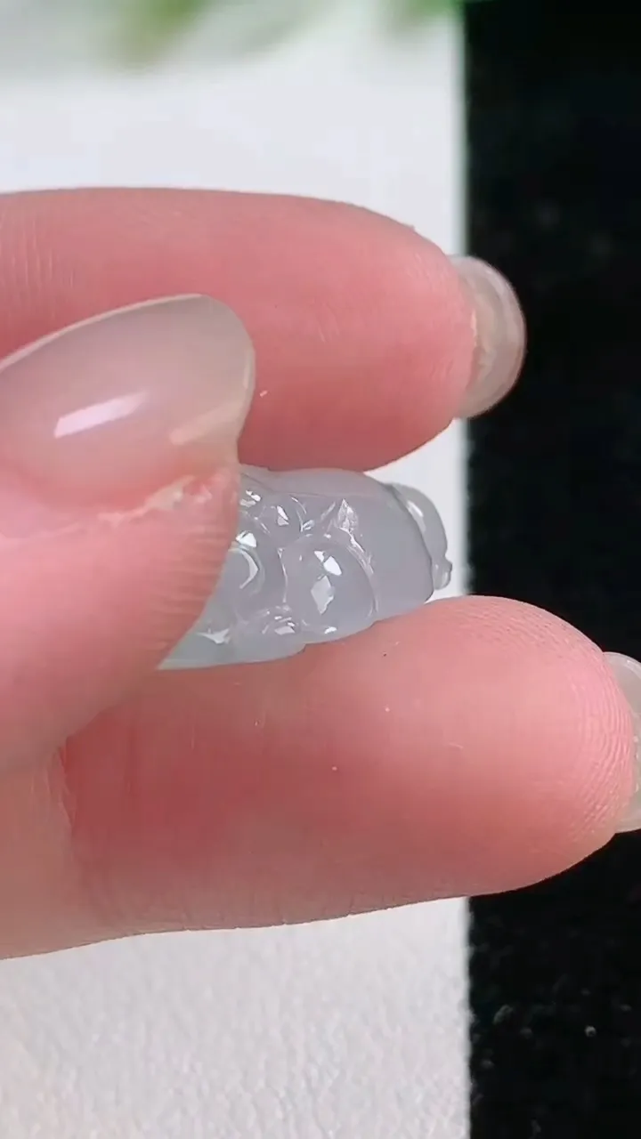 天然A货翡翠飘花貔貅吊坠，尺寸 22-15-9，重:4.92g
11月28日