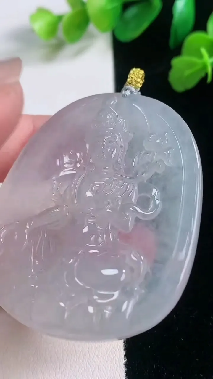 天然A货翡翠大势至菩萨吊坠，尺寸52.4-44.2-4.8，重量:27.43g
11月28日