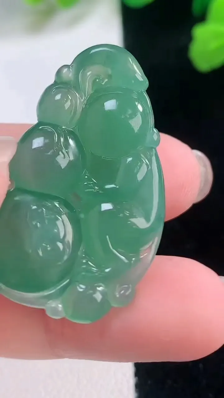 天然A货翡翠生肖猴吊坠，尺寸35.8-22-8.1，重量:9.90g
11月28日