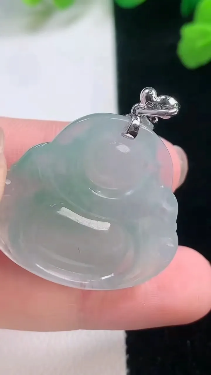 天然A货翡翠佛公吊坠，尺寸28-31-7.8，重量:10.00g
11月28日