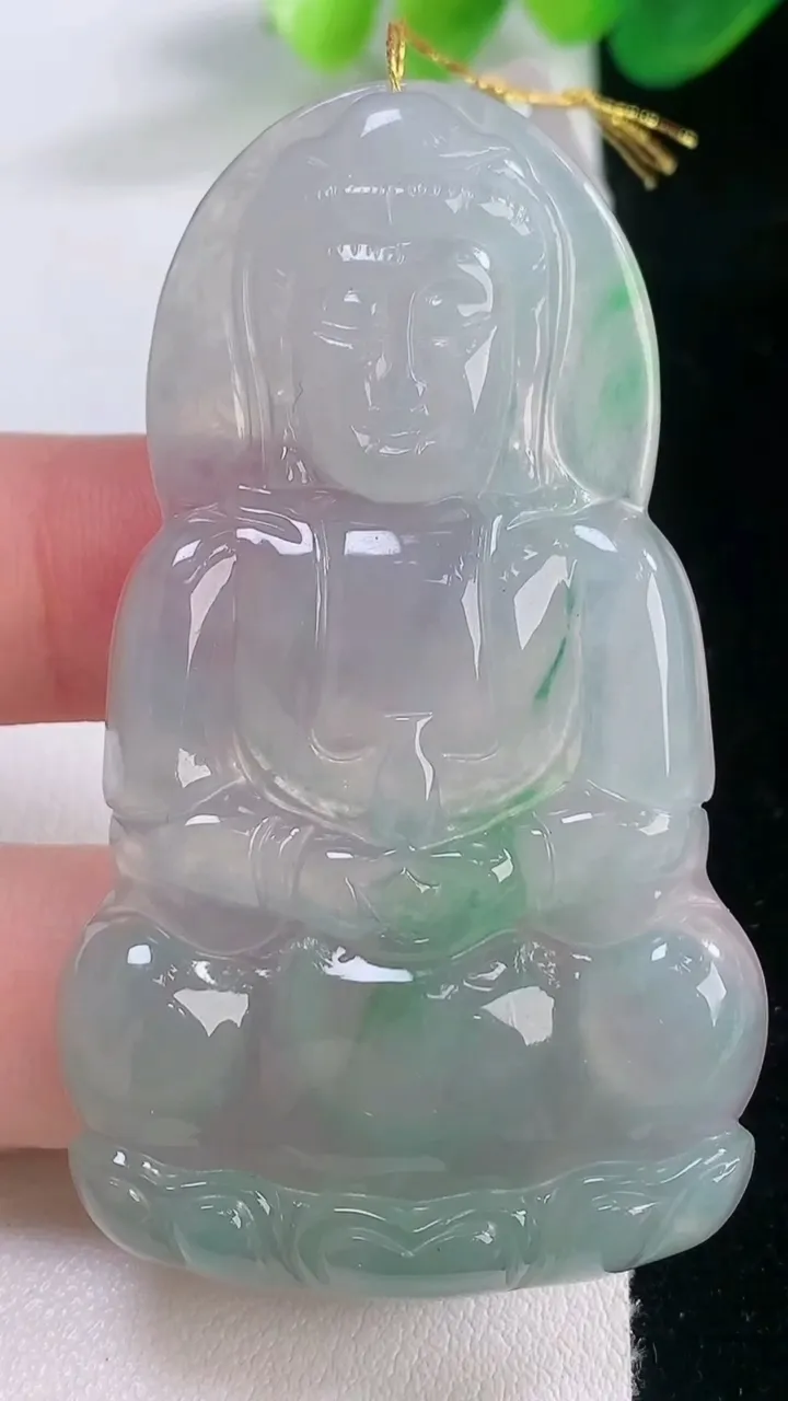 天然A货翡翠观音菩萨吊坠，尺寸60.6-35.5-5.4，重量:21.21g
11月28日