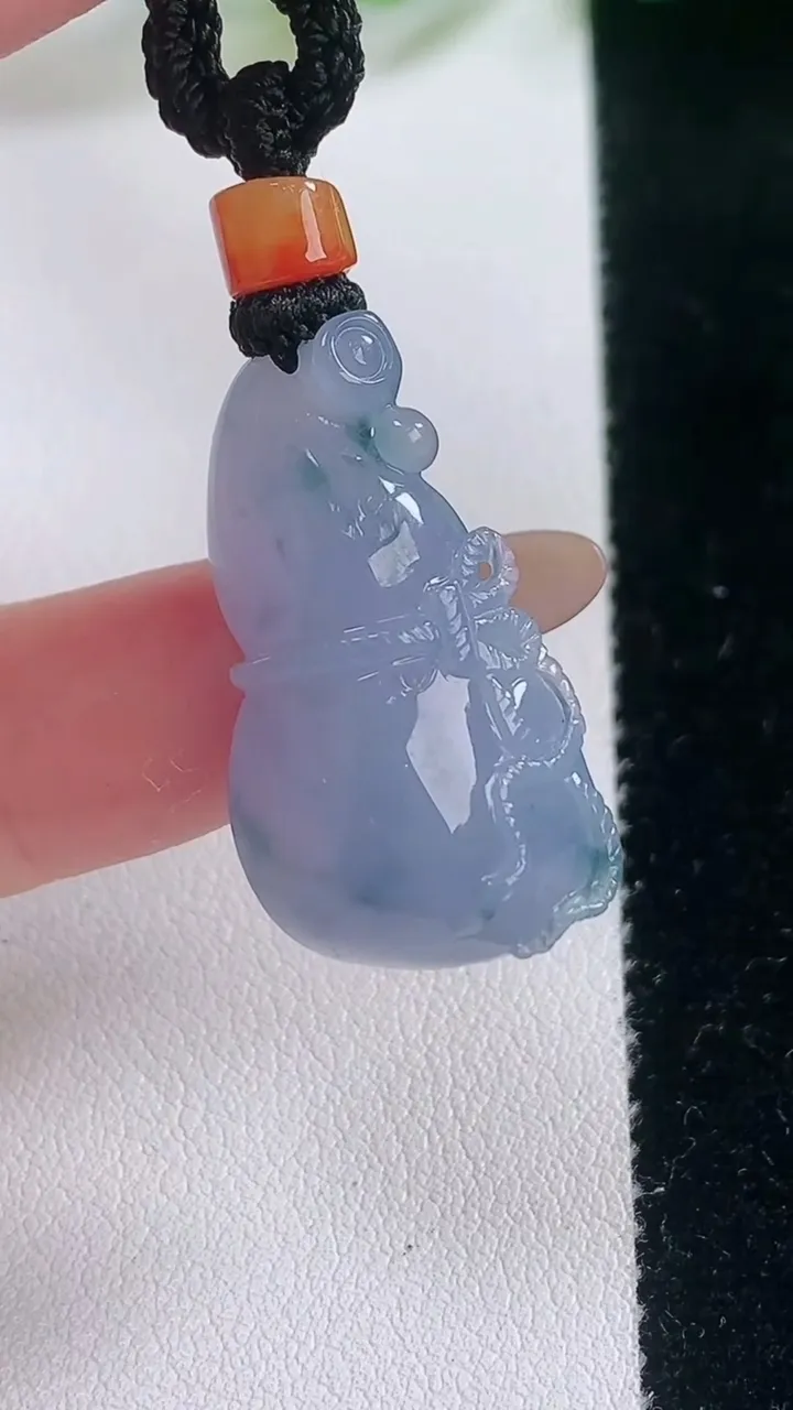 天然A货翡翠紫罗兰飘花葫芦吊坠，尺寸29-16-9.3，重量:10.72g
11月28日