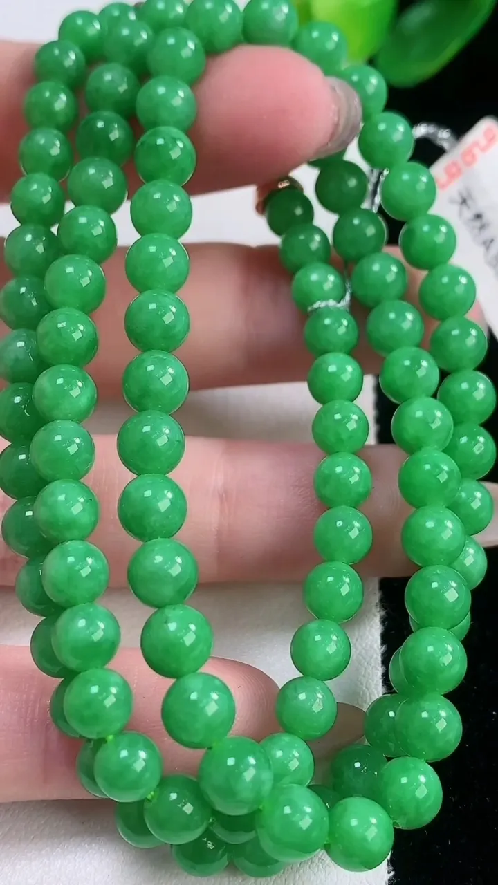 天然A货翡翠圆珠项链，尺寸5.2-97颗，重量:32.29g11月28日
工厂直销收藏佳品,种好水足
