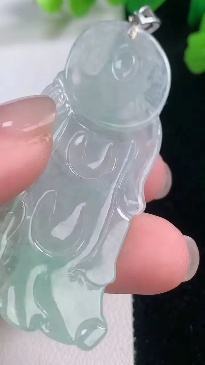 天然A货翡翠关公吊坠，尺寸59-24.6-5，重量:13.54g
11月28日