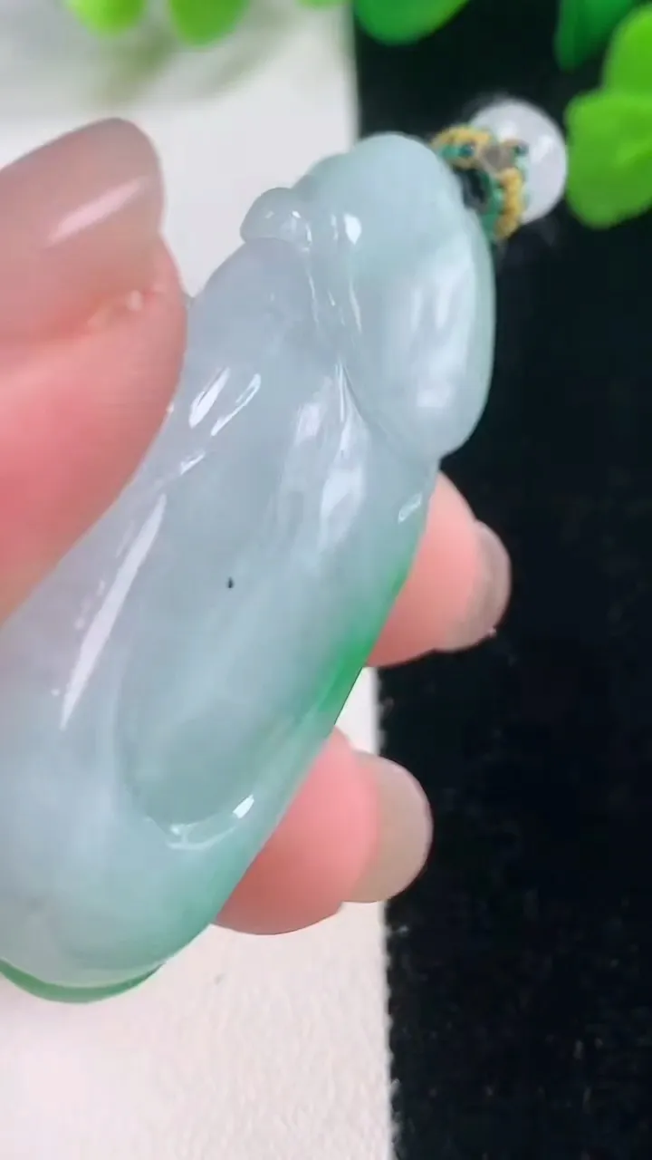 天然A货翡翠财神爷吊坠，尺寸51.5-22-12.4，重量:28.00g
11月28日