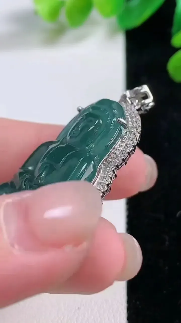 天然A货翡翠925银蓝水观音菩萨吊坠，尺寸 33.8-22，重:9.17g
11月28日