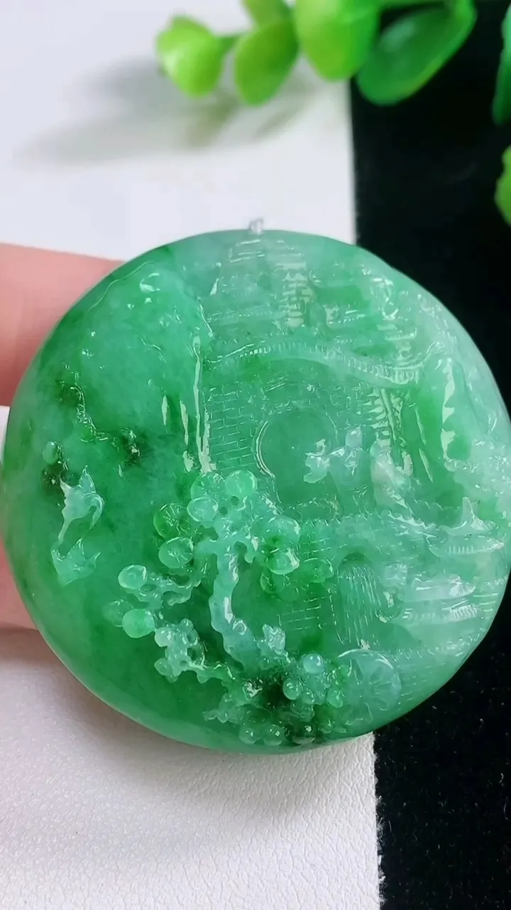 天然A货翡翠山水牌吊坠，尺寸45.8-11.6，重量:54.84g
11月28日