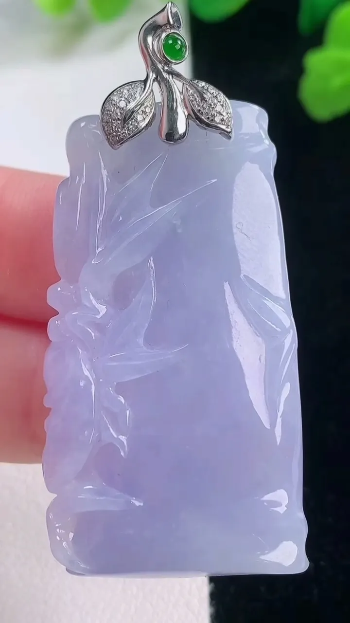 天然A货翡翠18K金紫罗兰节节高升 竹节吊坠，尺寸44.4-23.5-6.3，重量:16.29g
1