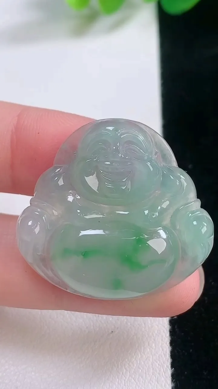 天然A货翡翠佛公吊坠，尺寸29.3-31.4-5.9，重量:9.01g
11月28日