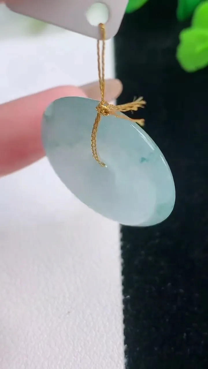 天然A货翡翠冰种飘花平安扣吊坠，尺寸26-5.7，重量:9.37g
11月28日