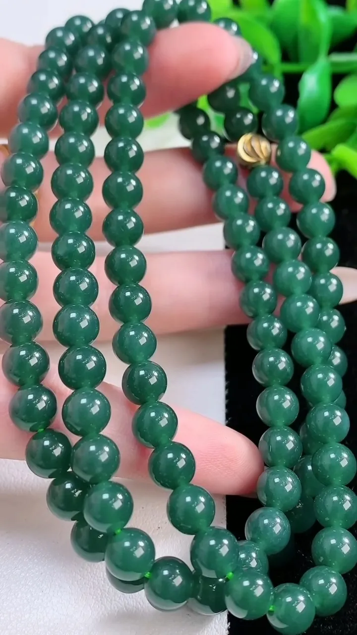天然A货翡翠货蓝水圆珠项链，尺寸 6.8-108 颗，重:57.07g11月28日
工厂直销收藏佳品,种好水足，色泽均匀，有种有色，上手高大气！